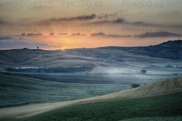 Crete Senesi Crete Senesi are literally Siennese clays and the distinctive grey colouration of the soil gives the landscape an appearance often described as lunar