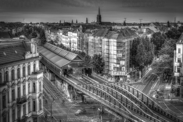 The centre for nightlife is the region around the U-Bahn station Eberswalder Straße at the intersections of Schönhauser Allee, Danziger Straße, Eberswalder Straße, Kastanienallee and Pappelallee. These intersections and the surrounding area are called