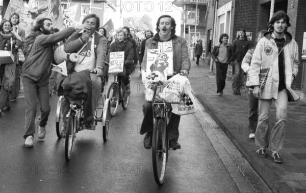 More than 10, 000 opponents of nuclear power and nuclear weapons demonstrated for their aims on 25.10.1980 in Lingen, Germany, Europe