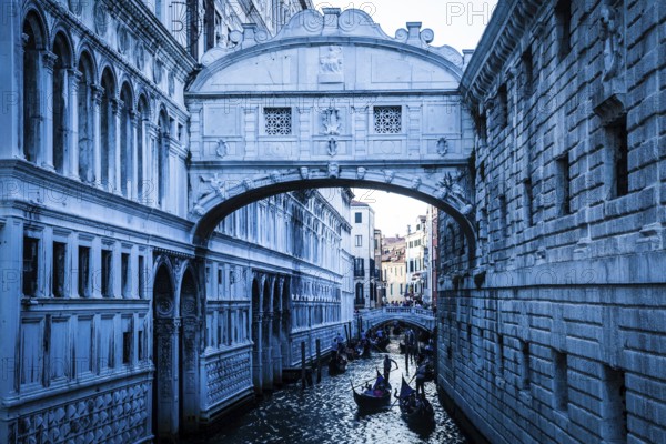 Tourists in gondolas sailing on the Rio de Palazzo o de Canonica Canal under the Bridge of Sighs (Ponte dei Sospiri) in Venice, Italy, Europe