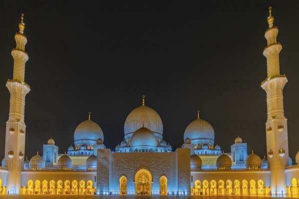 Shakezy Cayd Grand Mosque United Arab Emirates. Shooting Location: Abdabi