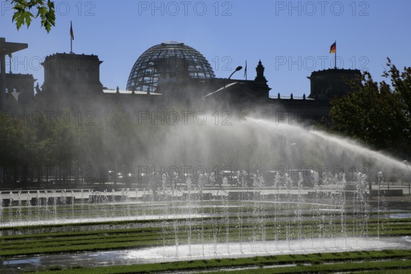 Reichstag, Lawn sprinkler, Berlin, Federal Republic of Germany