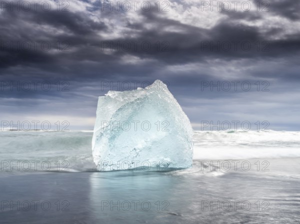 Diamond Beach, iceberg in the surf, near Jökulsarlon glacier lagoon, Vatnajökull National Park, Hornafjörður, South Iceland, Iceland, Europe