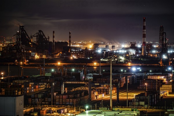 Factory night view of the Keihin region (taken from Kawasaki Marien). Shooting Location: Kawasaki City, Kanagawa Prefecture