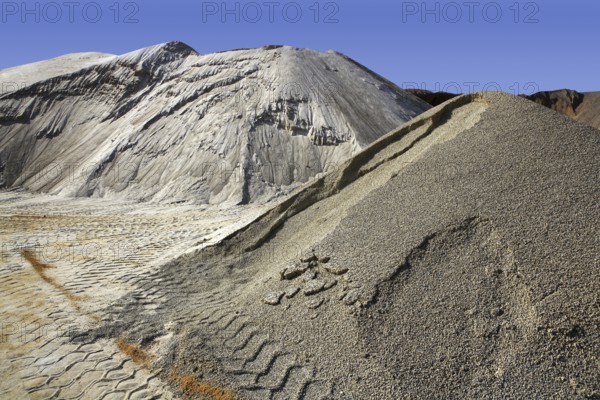 Sand quarry mounds of varied construction sands