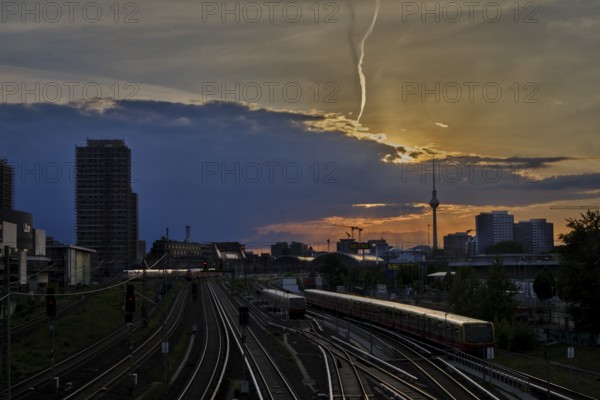 Germany, Berlin, 26.05.2025, View from Warschauer Brücke, City centre, City_Ost, TV tower, Railway tracks, Regional train, S-Bahn, Europe