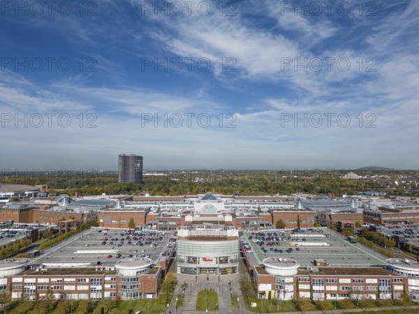 Westfield Centro in Oberhausen is a shopping mall with 125, 000 m² of retail space and a total of over 830, 000 m² of operating space. More than 250 retail stores are spread over two, in some cases three levels of the shopping center. With 1, 100 seats, the Coca-Cola Oasis is the second largest food court in Europe