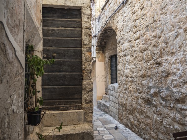 Alley in the old town centre, Dubrovnik, Dalmatia, Croatia, Europe