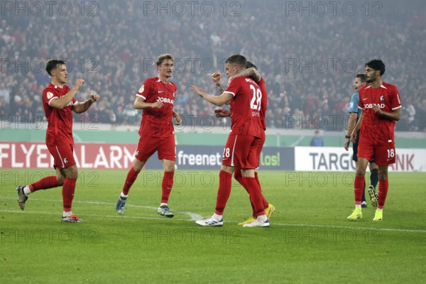 Matthias Ginter (SC Freiburg) has given Sportclub a 1-0 lead and is celebrated by his colleagues for his Tor tor during the match for the DFB Cup 2024-25, 2nd round: SC Freiburg vs Hamburger SV, Freiburg im Breisgau, Germany / Germany