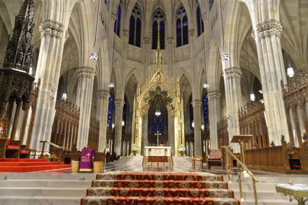 Saint Patricks Old Cathedral or Old St. Patricks, Lower Manhattan, Magnificent Gothic altar in the centre of a church interior, Manhattan, New York City, New York, USA, North America