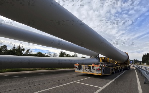 Ready to go, the 68-metre-long rotor blade is attached to the 138-tonne self-propelled transporter The heavy transport of the 68-metre-long rotor blades leads over the Feldberg (Breisgau-Hochschwarzwald district) to Freiburg's local mountain, the Schauinsland The rotor blades are mounted on a self-propelled transporter, and the journey to the destination takes several days at walking pace Themed image Wind energy, Feldberg in the Black Forest, Germany, Europe