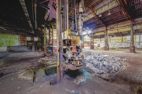 Dilapidated industrial hall with abandoned machinery, Metallwerke Bender, Lost Place, Linn, Krefeld, North Rhine-Westphalia, Germany, Europe