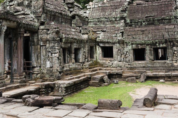 Buddhist temple buildings, jungle temples, mystical, Ta Prohm, Buddhist temple complex, UNESCO World Heritage Site, Angkor Wat, Siem Reap, Cambodia, Southeast Asia, Asia