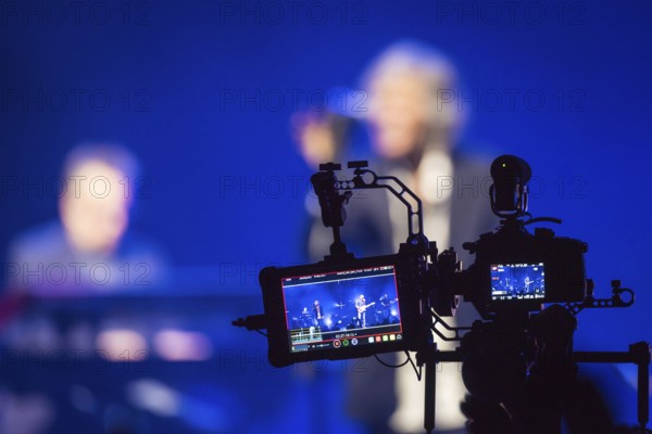 Wroclaw, Poland. 27th February, 2018. Concert of band Dire Straits Experience. Picture: professional camera recording a concert