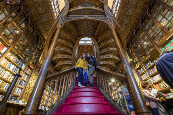 Librería Lello (Livraria Lello), también conocida como Librería Lello e Irmão (Livraria Lello e Irmão) o Librería Chardron, Oporto, Portugal, Europe