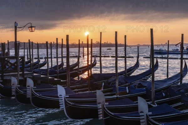 Dawn, cloudy atmosphere at sunrise, Venetian gondolas, Venice, UNESCO World Heritage Site, Veneto, Italy, Europe