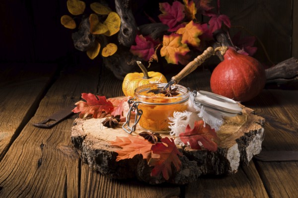 Ein köstlicher herbstlicher cremiger hokkaido kürbis pure