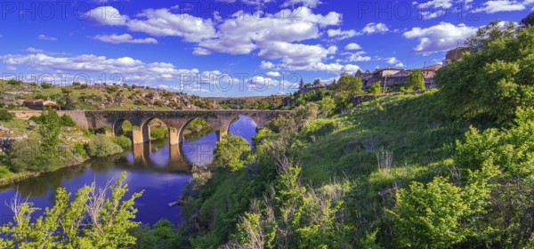 15th Century Old Bridge, Tormes River, Ledesma, Salamanca, Castilla y León, Spain, Europe