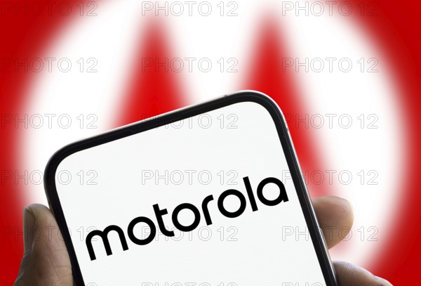 Motorola logo is displayed on smartphone.