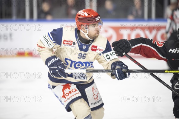 Laura Dick Cologne, LanxessArena, North Rhine-Westphalia, Tyson Spink (Schwenninger Wild Wings, #96), PENNY DEL, Cologne Sharks-Schwenninger Wild Wings on 01.12.2024 at the LanxessArena in Cologne Germany