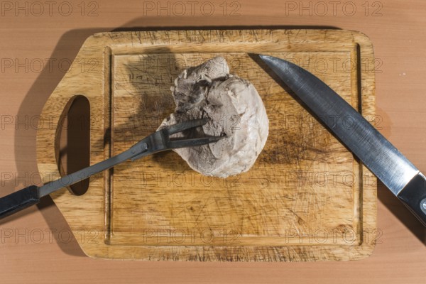 Schneiden von gekochtem Fleisch