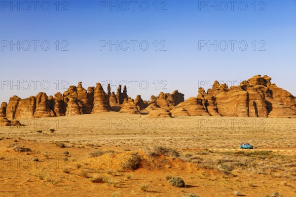 Vintage Land Rover Tour in the rocky landscape of Hegra, Unesco World Heritage Site Al Ula, Kingdom of Saudi Arabia
