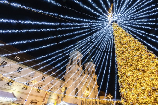 Christmas lights at the Christmas market, behind Mariahilferkirche, Mariahilferplatz, Graz, Styria, Austria, Europe