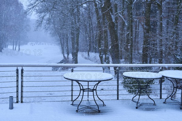 Snow on the tables of the terrace of the Wentorf-Reinbeker Golf Club, Wentorf, Schleswig-Holstein, Germany, Europe