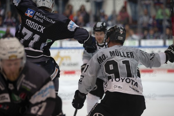 Balver Zinn Arena, Iserlohn, North Rhine-Westphalia, Branden Troock (Iserlohn Roosters, #71), Moritz Müller (Koelner Haie, #91), PENNY DEL, Iserlohn Roosters-Kölner Haie on 20/10/2024 at the Balver Zinn Arena in Iserlohn Germany
