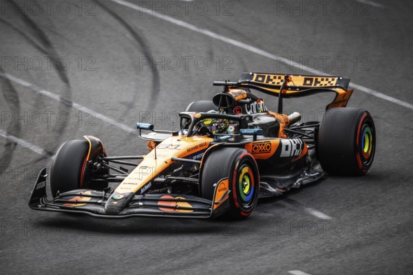 Oscar Piastri of Australia drives the McLaren Formula 1 Team MCL39 during qualifying in the 2025 Australian Grand Prix at Albert Park in Melbourne, Australia, Oceania