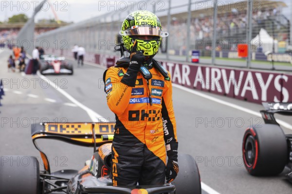 MELBOURNE, AUSTRALIA - MARCH 15: Lando Norris of Great Britain drives the McLaren Formula 1 Team MCL39 and gets pole position in qualifying at Albert Park in Melbourne, Australia, Oceania