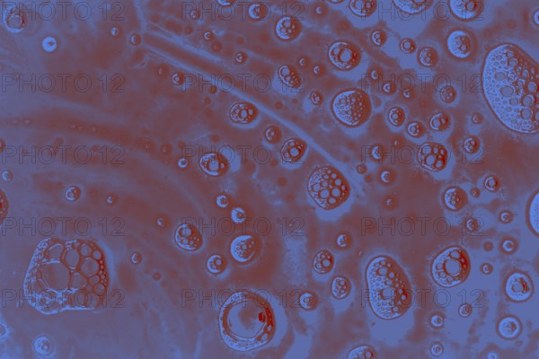 Air bubbles inside water base form patterns