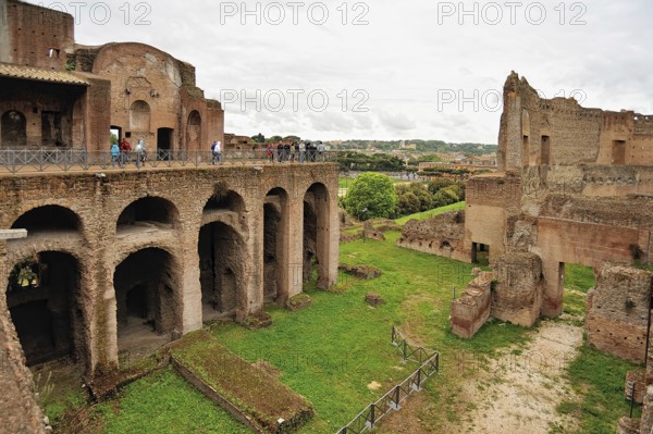 A picture of monuments of the Palatine hill