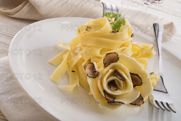 Tagliatelle with summer truffle