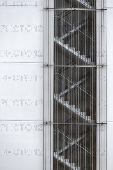 Feuertreppe mit Stäben, Symbol für Brandschutz, Fluchtweg, Österreich