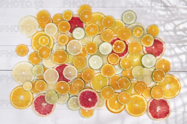 Presenting a blend of citrus slices of different types