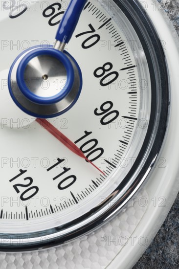 Stethoscope and scales, symbolic photo for weight, diet and heart disease