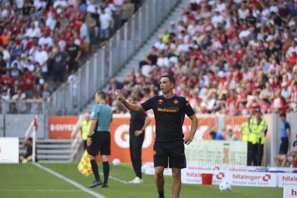 Head coach Raffaele Palladino (AC Florence) at the football test match: SC Freiburg, AC Florence REGULATIONS PROHIBIT ANY USE OF PHOTOGRAPHS AS IMAGE SEQUENCES AND/OR QUASI-VIDEOn Photo: Joachim Hahne/johapress