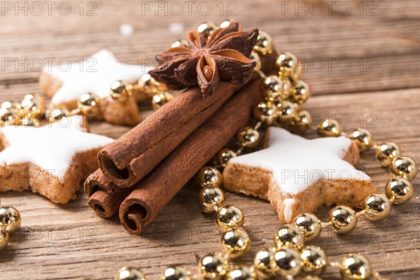 Cinnamon sticks and Christmas cake