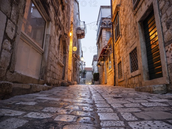 Morning atmosphere, narrow alley in the old town centre, town of Hvar, island of Hvar, Dalmatia, Croatia, Europe