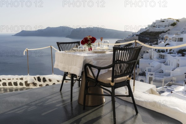 Elegantly laid table, Oia, Santorini, Greece, Europe