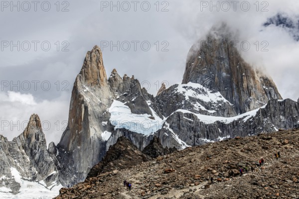 Trekking route Laguna de los Tres with a view of the summit of Fitzroy, El Chaltén, Los Glaciares National Park, Santa Cruz, Patagonia, Argentina, South America