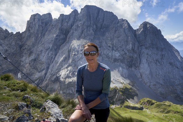 Woman on the Rauchkofel, Hohe Warte, Carnic Alps, Carinthia, Austria, Europe