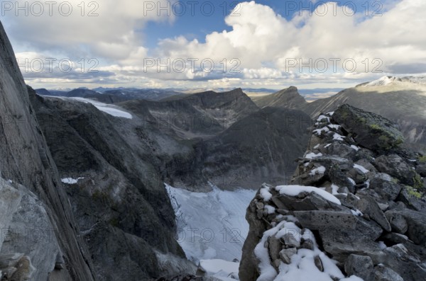 View from Storstyggesvanatinden mountain to Svanadalen valley and Snöhetta mountain, Dovrefjell-Sunndalsfjella National Park, Oppland Fylke, Norway, September 2011, Europe