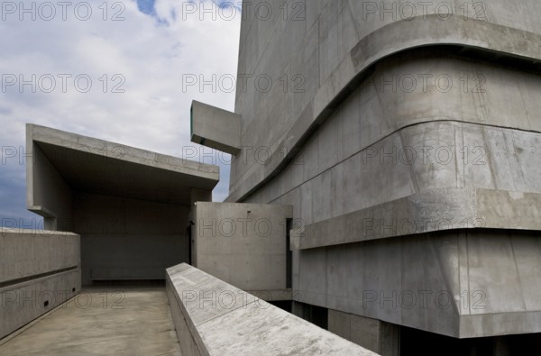 Le Corbusier, 1970 to 2006 with interruptions, ramp and building corner, St., Sankt, Saint