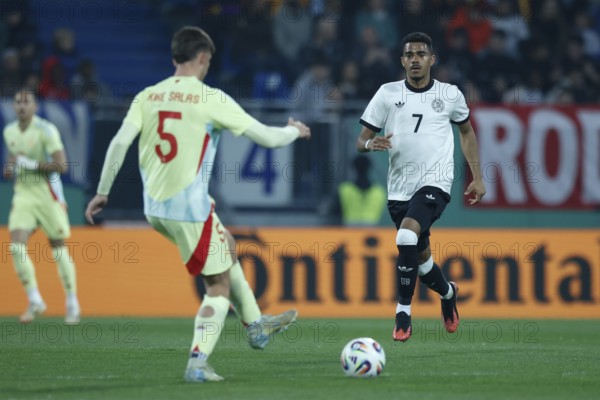 Football, U21, Friendly match, 2024/2025, Germany U21 vs. Spain U21, 25.03.2025, Merck-Stadion am Böllenfalltor, Darmstadt, Germany, Ansgar KNAUFF (Germany U21, 07) in duel with Enrique SALAS Spain U21, Europe
