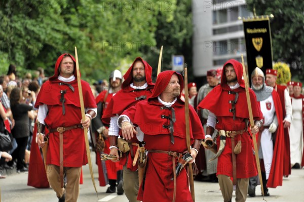850 years of Gmünd, Schwäbisch Gmünd, Baden-Württemberg, Group of men in red medieval costumes, armed, marching on the street in a parade, 850 years of Gmünd, Schwäbisch Gmünd, Baden-Württemberg, Germany, Europe
