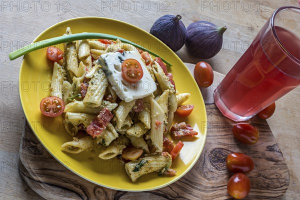 Pasta salad with gorgonzola, figs and Federweißem