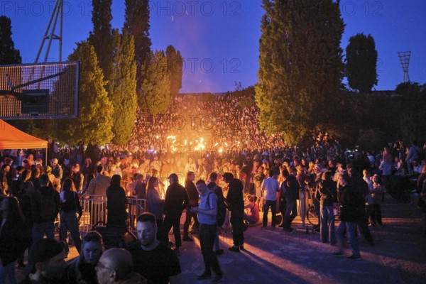 Germany, Berlin, 30.04.2025, Peaceful Walpurgis in Mauerpark, witches' bonfire, fire artists in the amphitheatre, Europe
