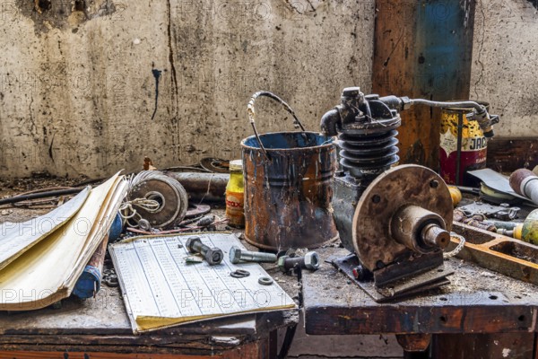 Old dilapidated workbench Lost Places